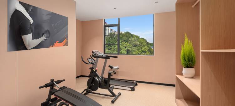 铂悦水晶酒店(余干琵琶湖景区米兰街店)图片