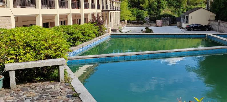 余姚四明山红叶山庄图片