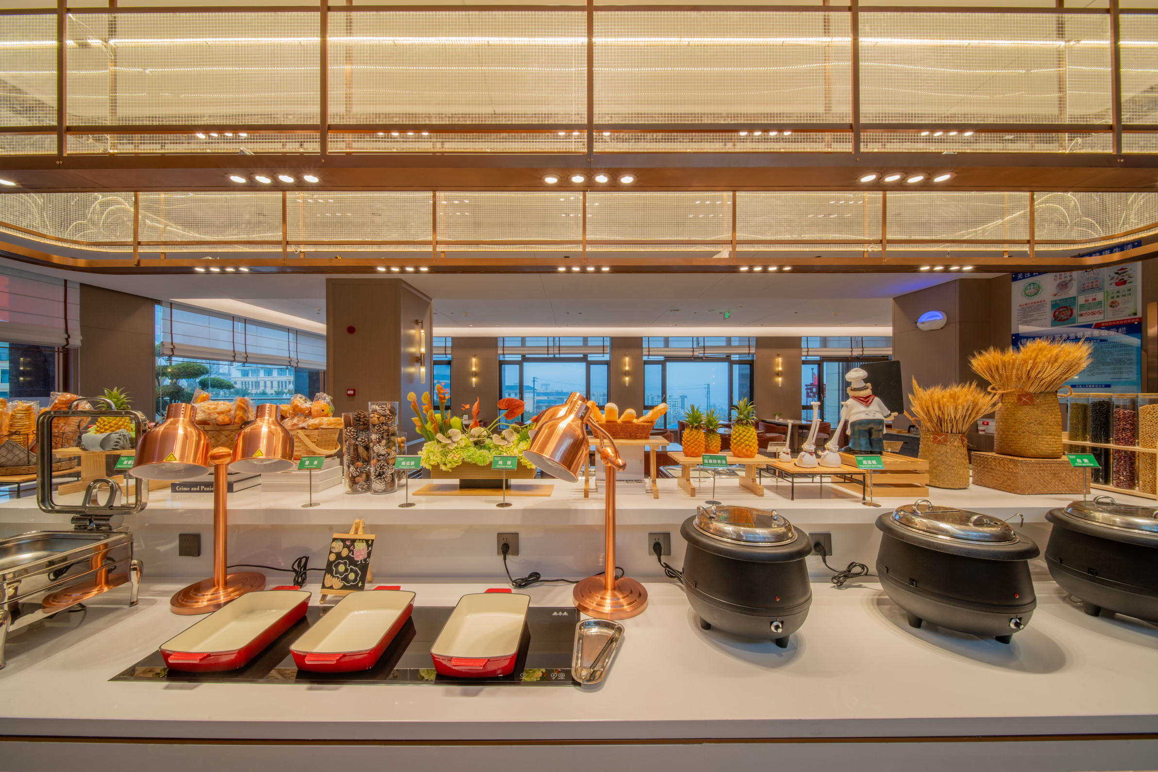 Zhenxiong Shengjin Hotel (Mission Hills Shopping Park) Hotel Overview