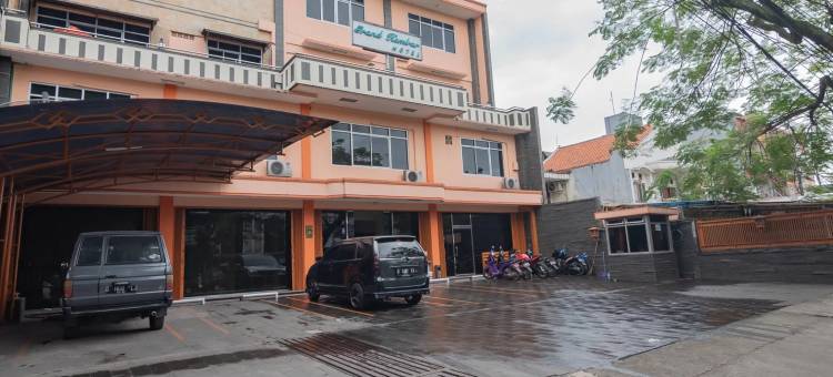 格兰德肯巴尔酒店米特拉红门酒店(Grand Kembar Hotel Mitra RedDoorz)图片