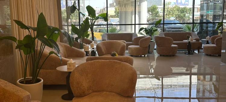 BAZ Hotel Airport Road图片