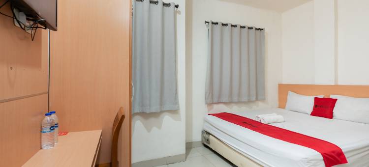 红多兹高级酒店-靠近勿加泗银河购物中心(RedDoorz Plus Near Galaxy Bekasi)图片