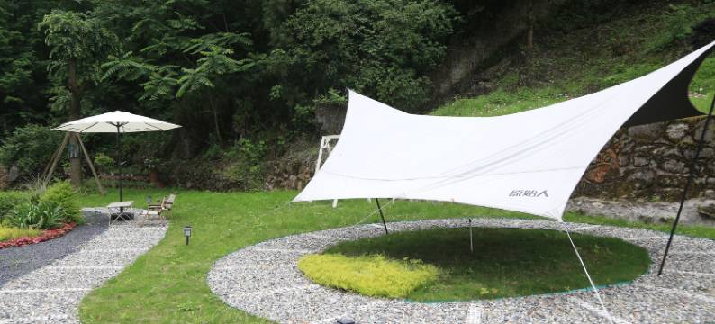 西岭雪山尚布·溪畔山舍图片