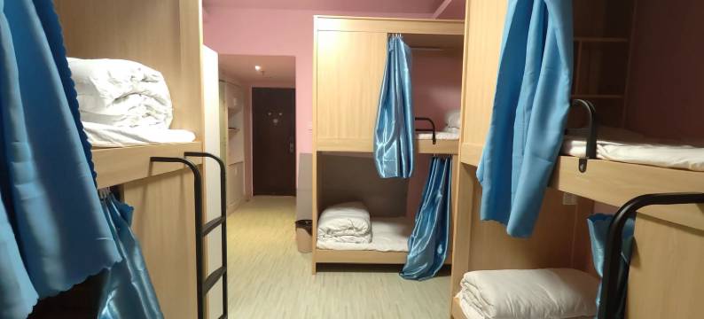 上海远洋青年公寓(场中路地铁站店)图片