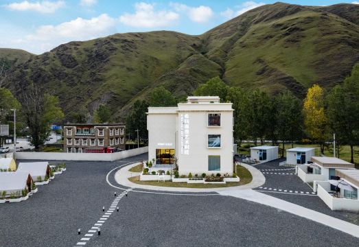 希玛鹿鹿艺术别院（康定新都桥店）外景图