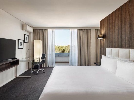 沃里克农场假日酒店