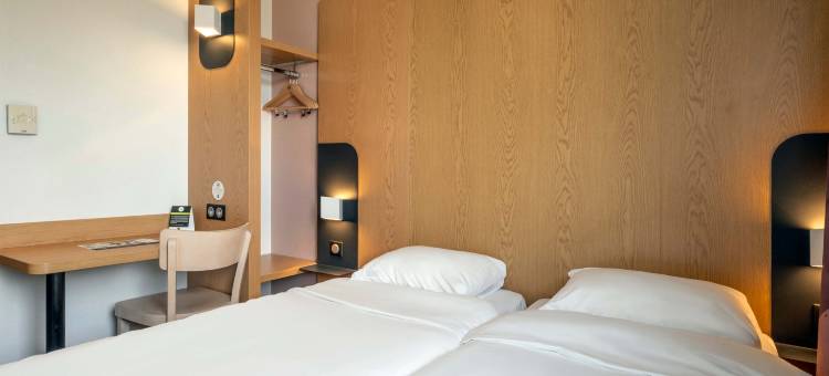 民宿酒店尼奥尔马雷普瓦特万东(B&B HOTEL Niort Marais Poitevin Est)图片