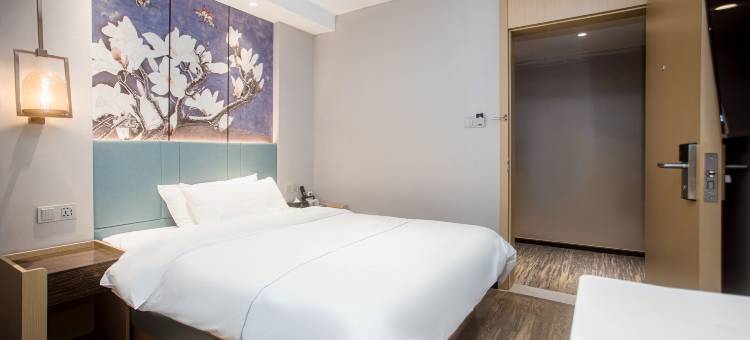 白玉兰酒店(连云港墟沟海滨公园栖霞路步行街店)图片