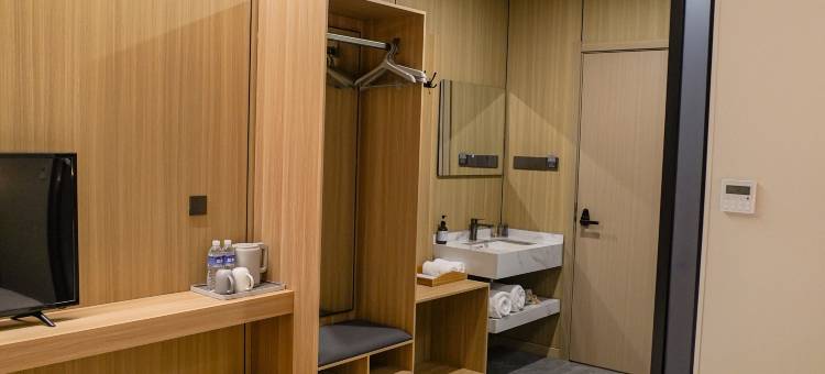 潜山商务酒店(沧州任丘华油一中华油商业街店)图片