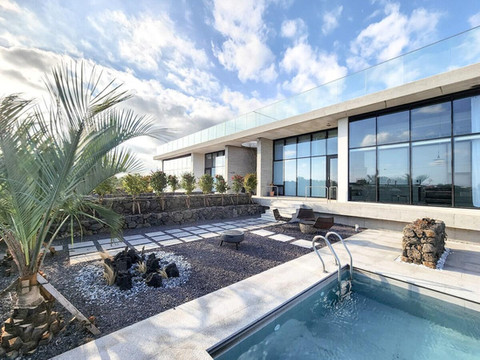 窗景休息室-泳池别墅