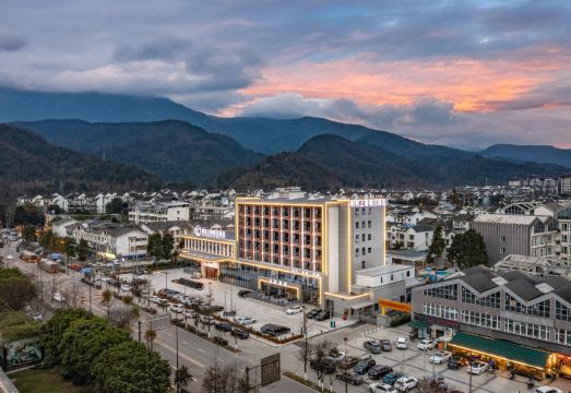 明智上春假日酒店（都江堰熊猫谷店）外景图