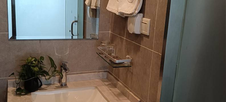 宝隆居家酒店(上海中山医院东安路地铁站店)图片