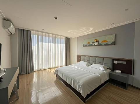 鑫豪酒店(五粮液文化体育中心石犀公园地铁站店)