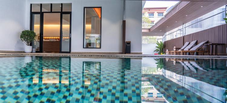 寄情山水间温泉度假酒店图片