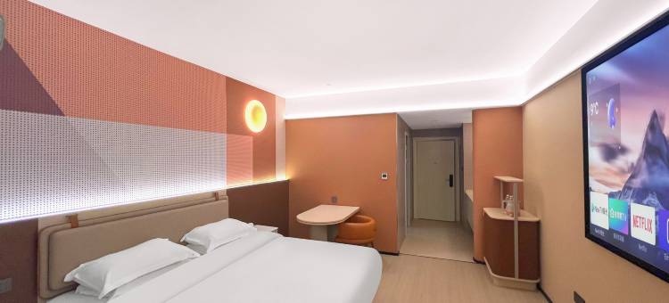 Crystal设计师高空酒店(东海高铁站步行街店)图片