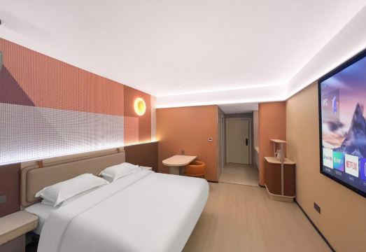 Crystal Designer High-Rise Hotel (Donghai High-Speed Railway Station Pedestrian Street)Hotel Overview