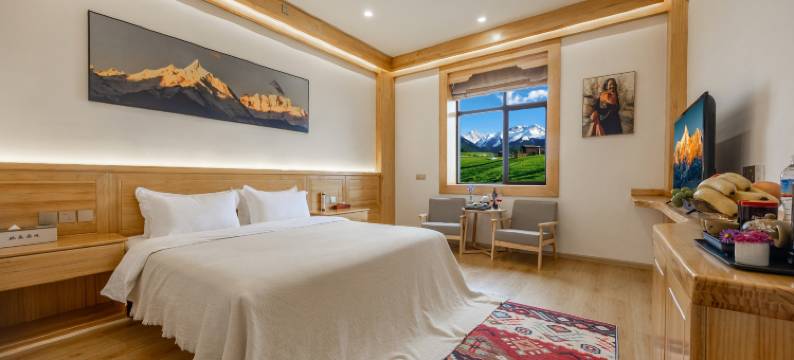 香格里拉·驰桑鼎珠｜CinemaBath设计师藏式民宿(香格里拉机场店)图片