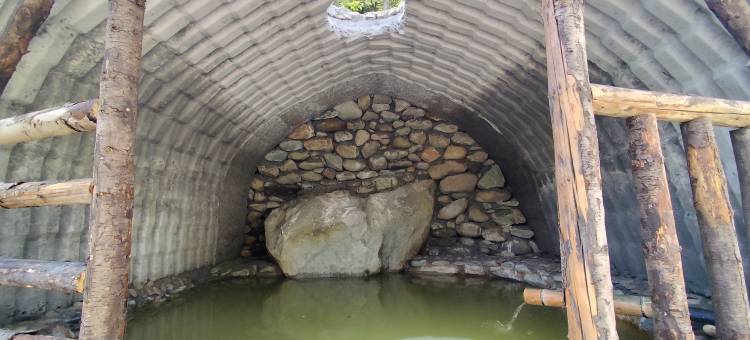 康定洞穴温泉民宿图片