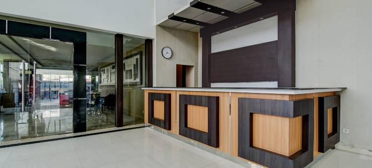 Townhouse Oak 北干巴鲁靠近北干巴鲁购物中心(原君沙哈拉酒店)(Townhouse Oak Pekanbaru near Mall Pekanbaru formerly Hotel Grand Sahara)图片