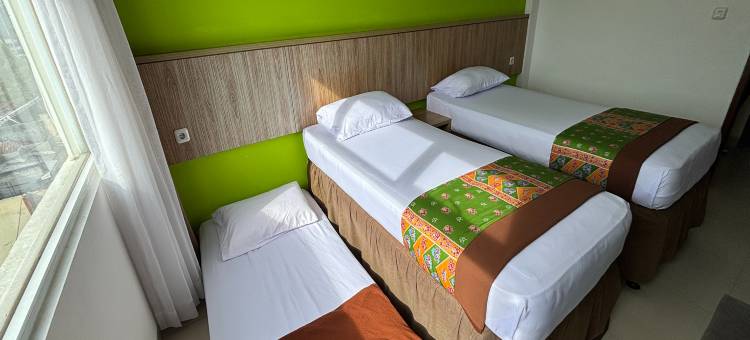布米马克穆尔英达酒店(Hotel Bumi Makmur Indah)图片