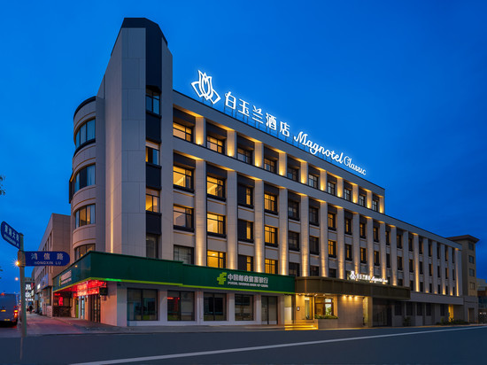 白玉兰酒店(东港黄海大市场店)