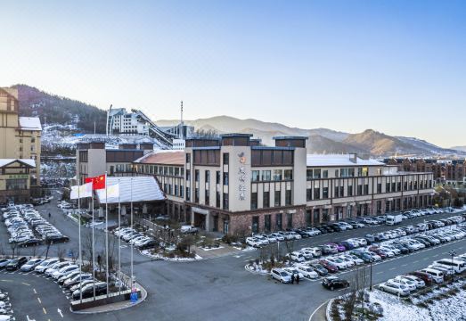鹿鸣温泉酒店（万峯通化滑雪度假区店）外景图