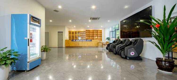 旺意电竞酒店(重庆江北国际机场莲花地铁站店)图片