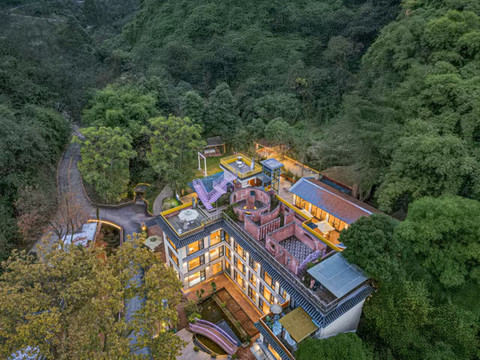 青城山萤溪谷森林Firefly Valley私汤影院民宿(青城山景区店)