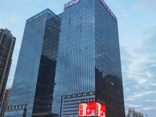 邕江假日酒店(南宁东站店)