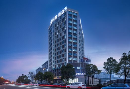 The Norman Xi Hotel Over view