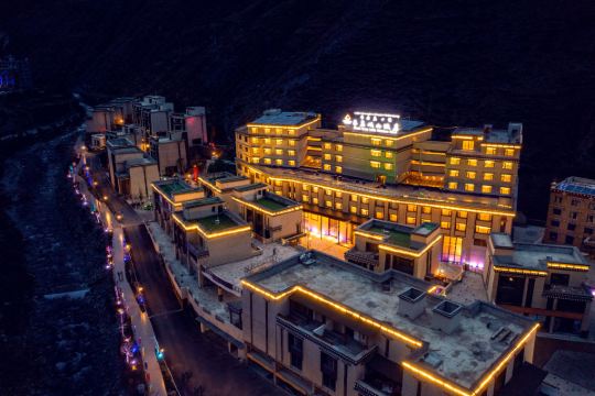 稻城洛克小镇来麓岷山饭店