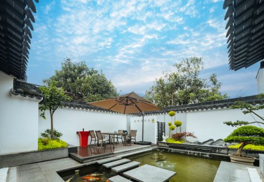 Floral Lux Hotel · Tongli Mingyuan Hotel Hotel Overview