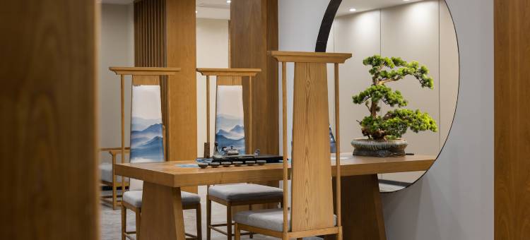 安雅庭院酒店(长沙岳麓山溁湾镇地铁站店)图片