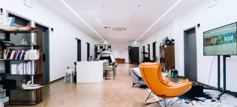 半品青年旅社(陶阳里景区店)图片