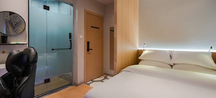 雷泽电竞酒店(杜莆草堂地铁站店)图片