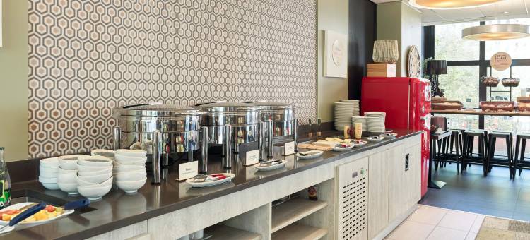 B&B HOTEL圣昆廷-伊韦林中心火车站(B&B Hotel Saint-Quentin-en-Yvelines Centre Gare 4 étoiles)图片