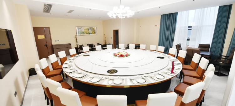 东城酒店(黄果树大街西秀区高级中学店)图片