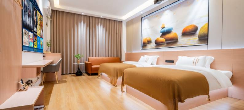 大理鹏瑞智能影视酒店(大理大学第一附属医院店)图片