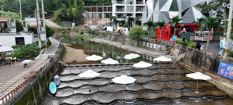 安吉怡洁亲子溯溪度假美宿(安吉云上草原熊猫探险部落乐园店)图片