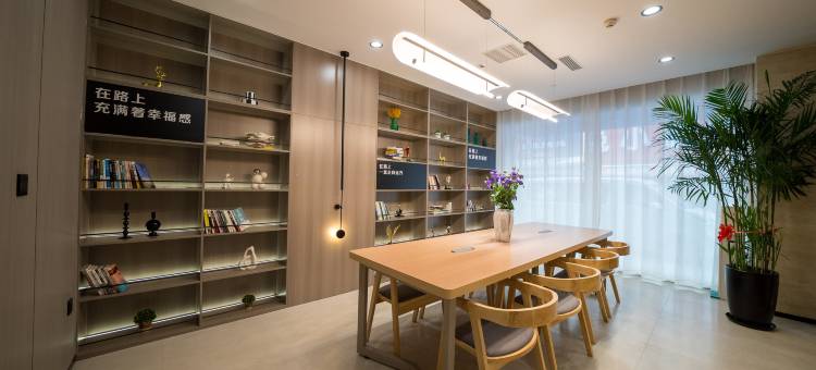 艾扉酒店(乌鲁木齐国际大巴扎人民电影院店)图片