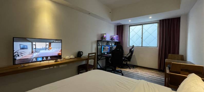 银狐电竞民宿(惠州火车站乌石商贸广场店)图片