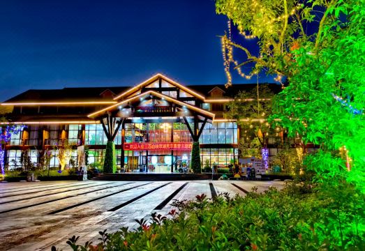 Sanbai Mountain Town Yingcui Lake Tribe Hotel Over view