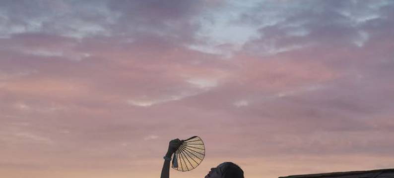 下岩贝山上的云民宿图片