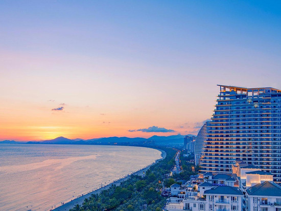 三亚湾洛克铂金海景酒店