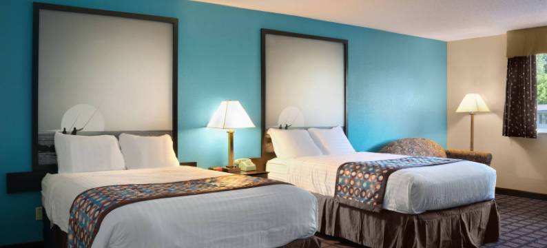 怀特沃特速8酒店(Fairview Inn & Suites Whitewater)图片