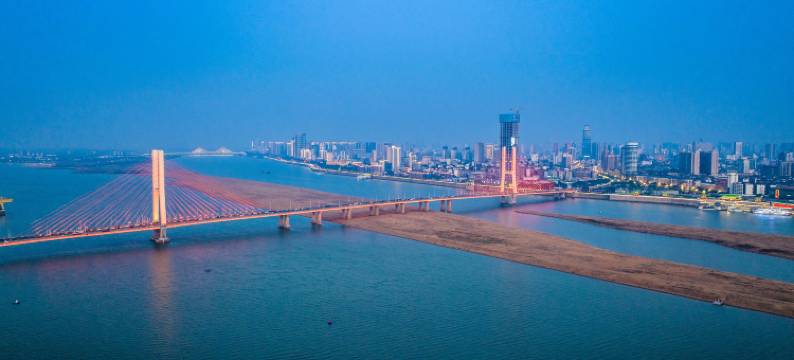 全季南昌红谷滩秋水广场云端酒店图片