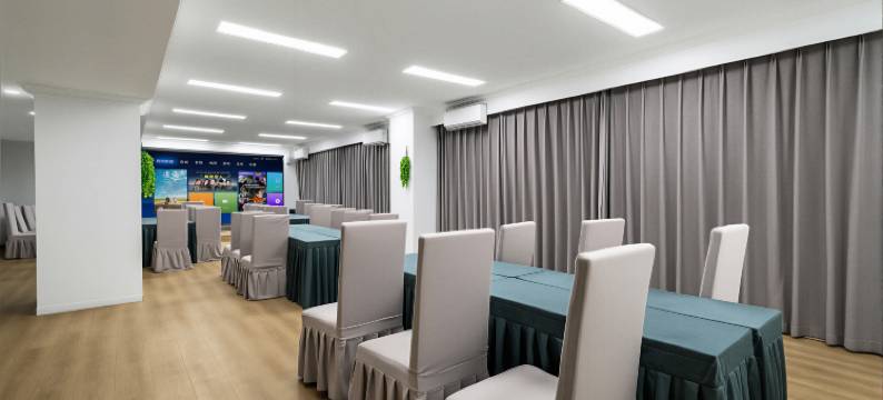 艺龙海雅酒店(许昌胖东来时代广场曹魏古城店)图片