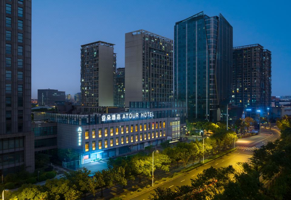 上海浦东金桥地铁站亚朵酒店外景图