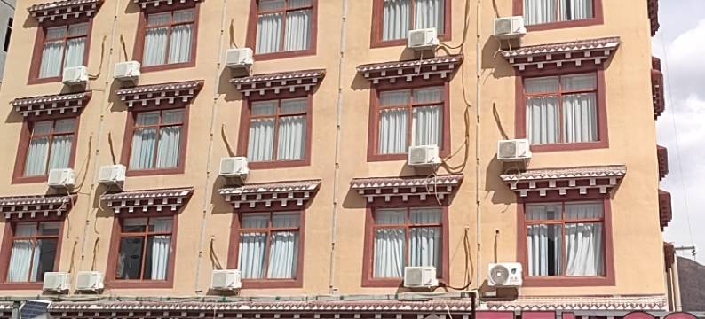 巴塘雲鼎酒店图片