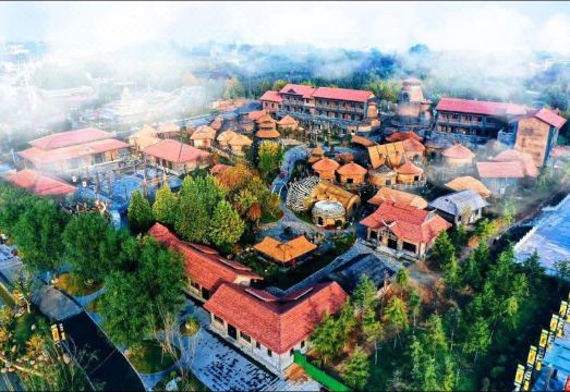 Zhonghuajun Ancient InnOver view